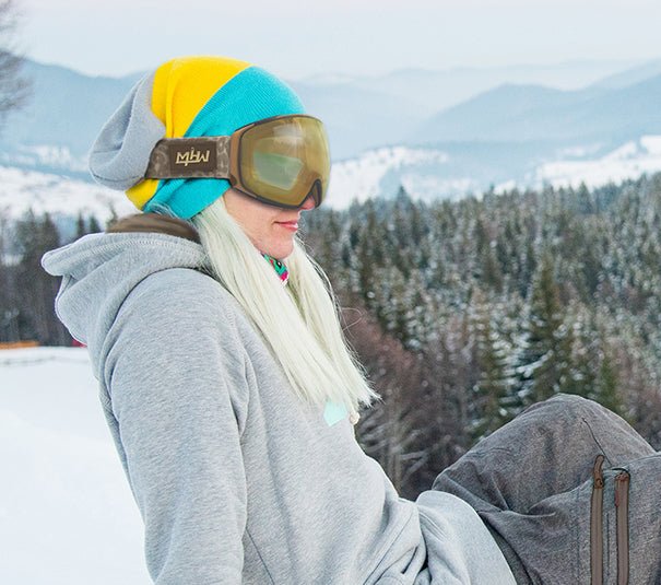 Snowboarder wearing Bad Kitty snow goggles by MHDUB on snow
